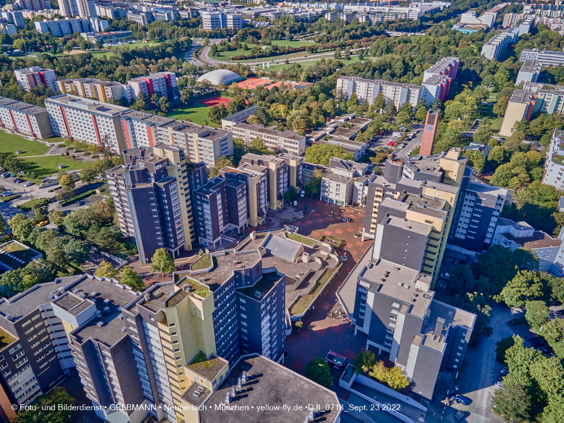 23.09.2022 - Karl-Marx-Ring 53-53c und Studentenwohnheim und Marx-Zentrum in Neuperlach